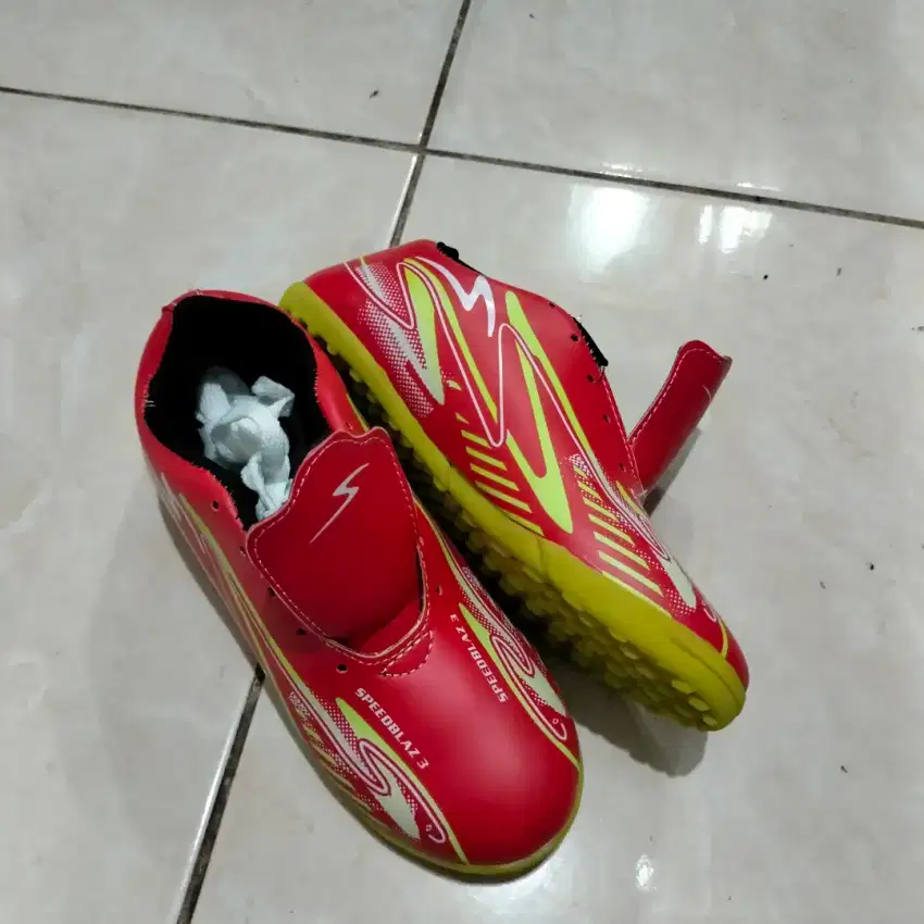 Sepatu futsal SPECS untuk anak anak