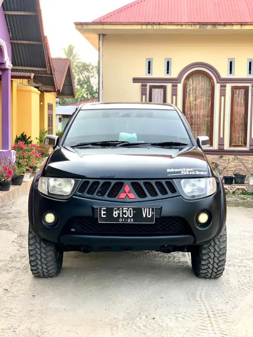 Mitsubishi strada triton