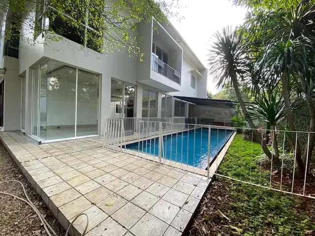 4 Bedroom Modern House in Kebayoran Baru Senopati area - BAGUS