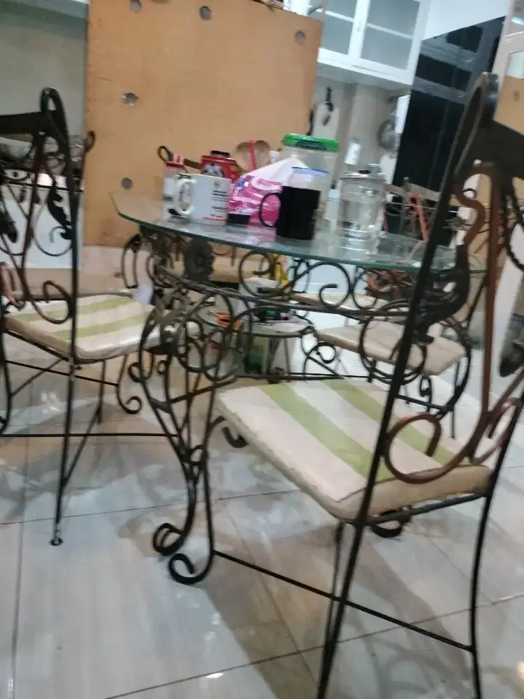Meja Makan Besi Klasik 6 kursi