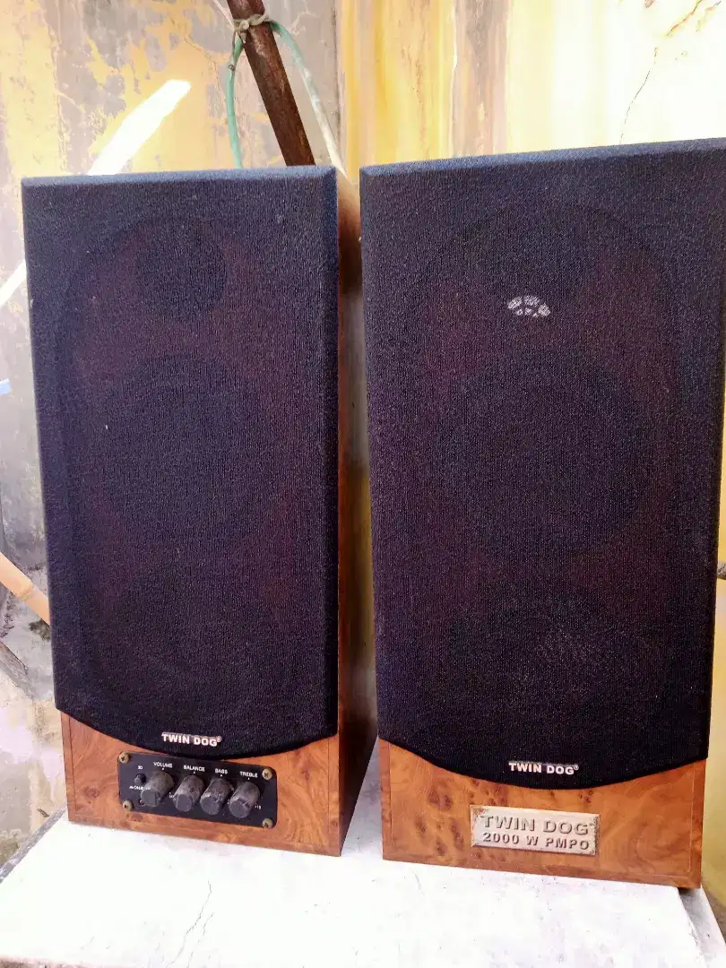 Speaker Twindog