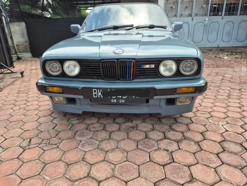 BMW E30 318i tahun 1990