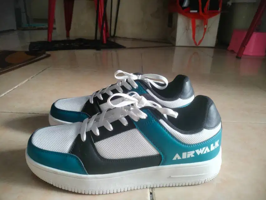 Sepatu air walks