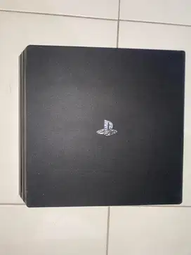 PS4 PRO 1TB CUH-7100B