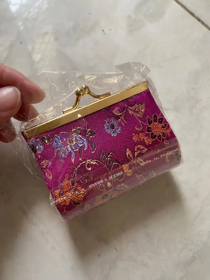 Dompet souvenir mewah