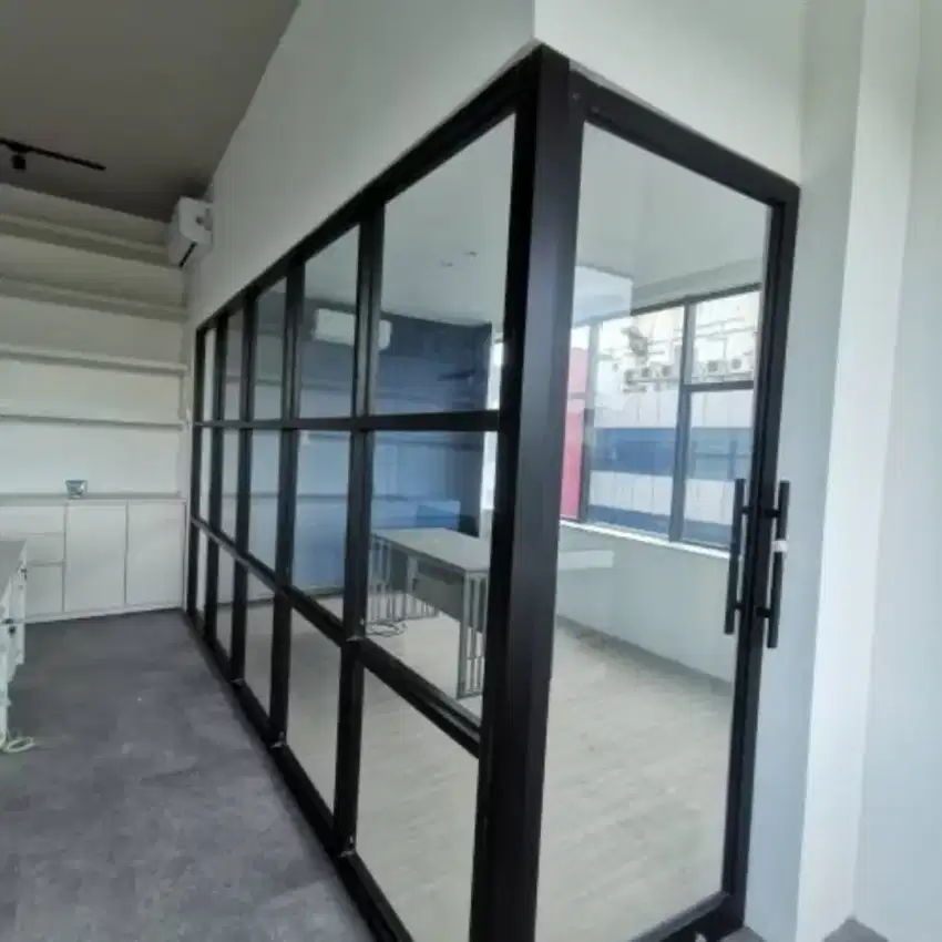 Pintu kaca almanium dan kusen alamnium