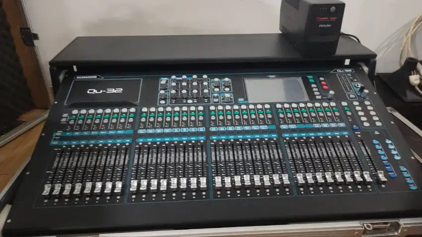 MIXER Allen & Heath QU 32 Digital mixer 32 channel