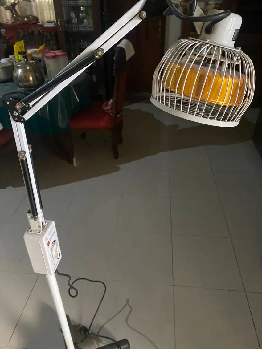 Lampu Pemanas Fisioterapi Hwato TDP