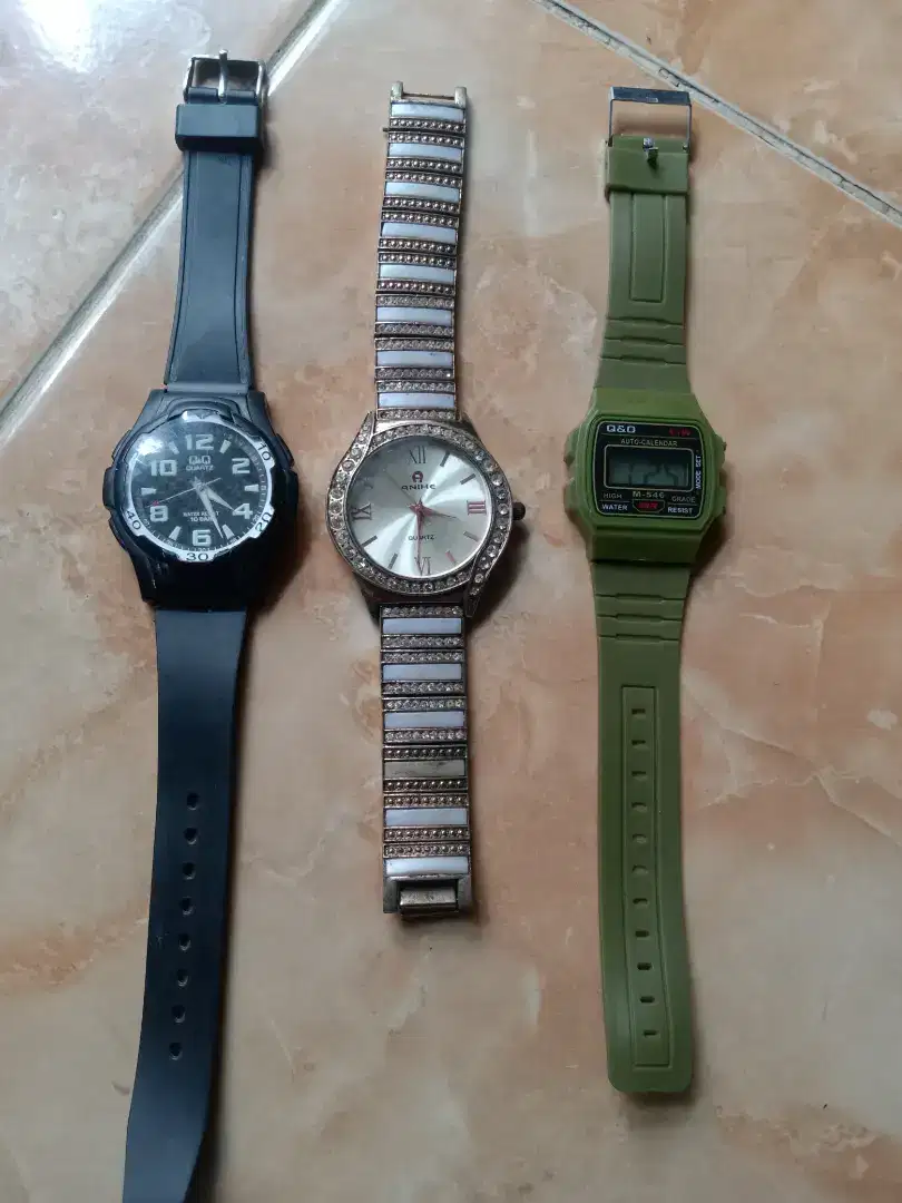 Dijual jam tangan 3 biji nyala semua