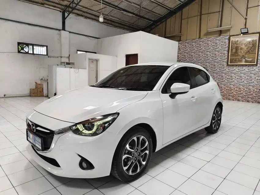 (Low km) MAZDA 2 R SKYACTIV 1.5 AT Bensin 2016 PUTIH