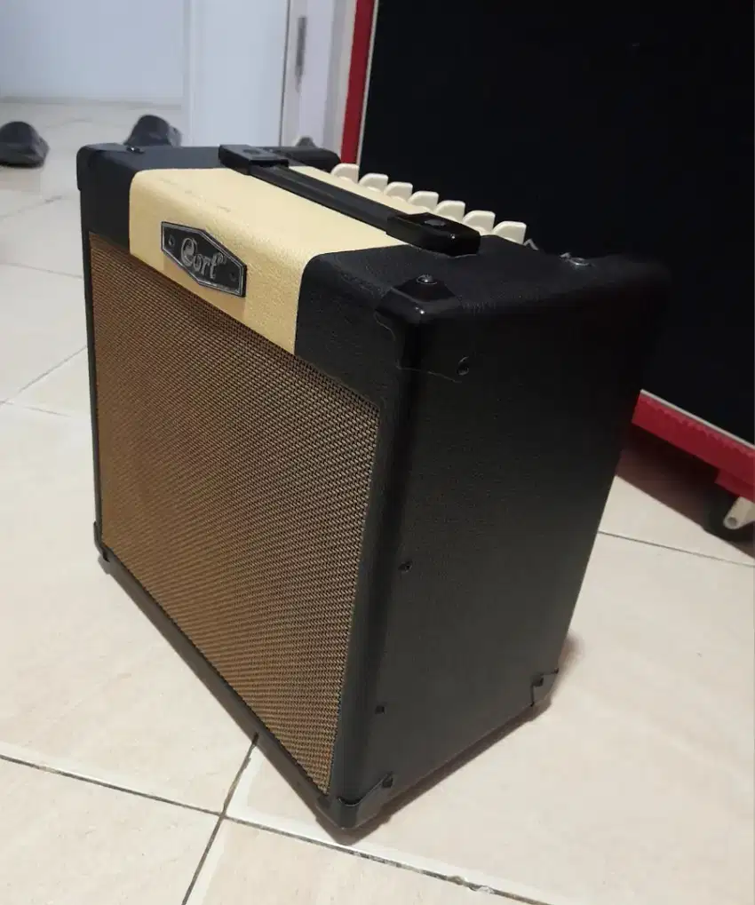 ampli gitar elektrik Cort CM15R