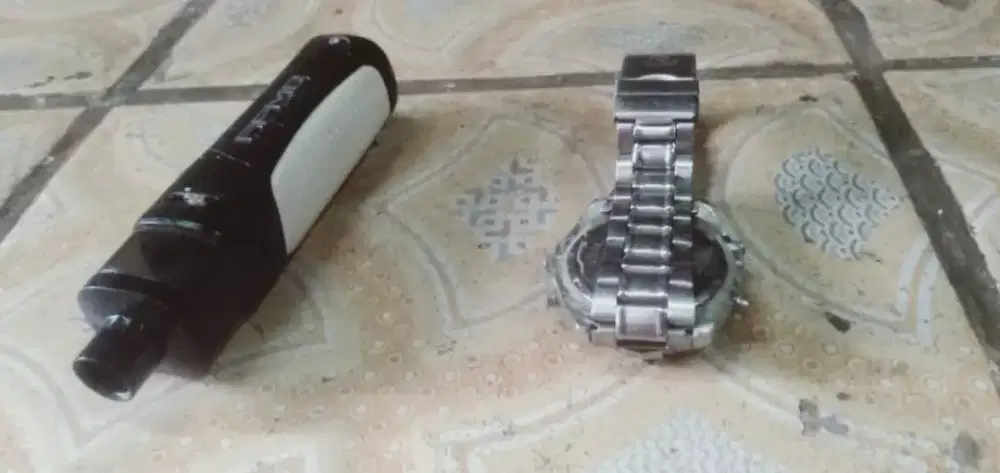 Slhkn plh slh 1 dr jam.tgn pria lawas atau sblh nya hrg murah sj cpt