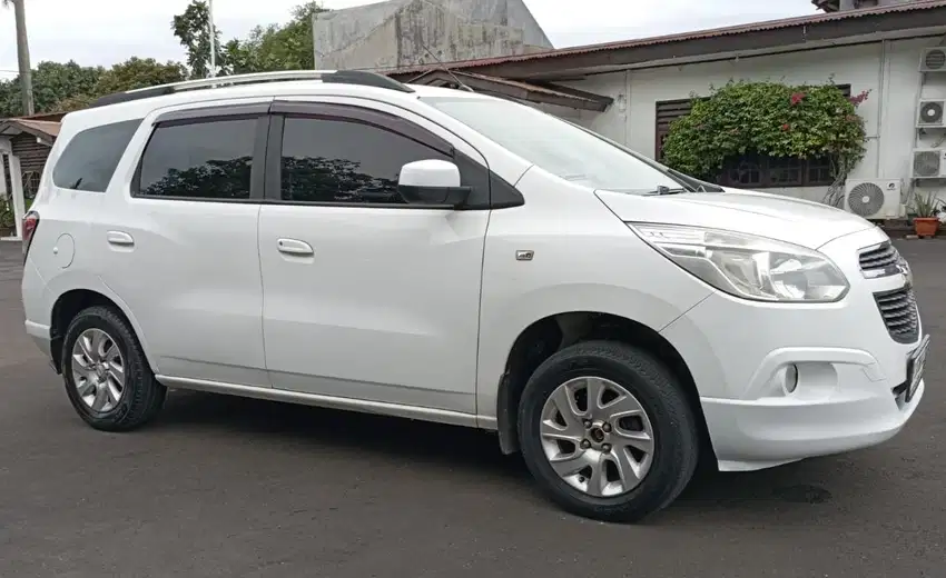 Chevrolet Spin 1.5 LTZ AT 2013 Putih Tgn 1 Dr Baru Sgt Istimewa Skali