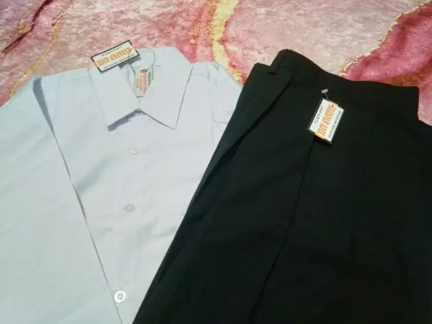 Di Jual murah Baju Seragam Sekolah masih Baru
