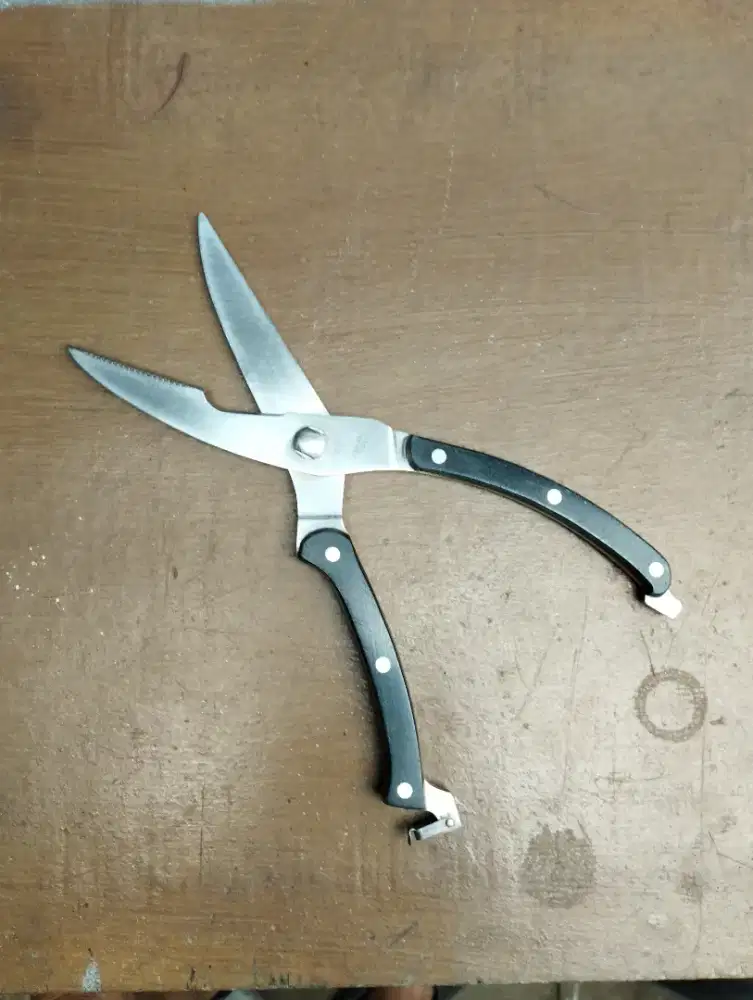 Gunting tulang stainless