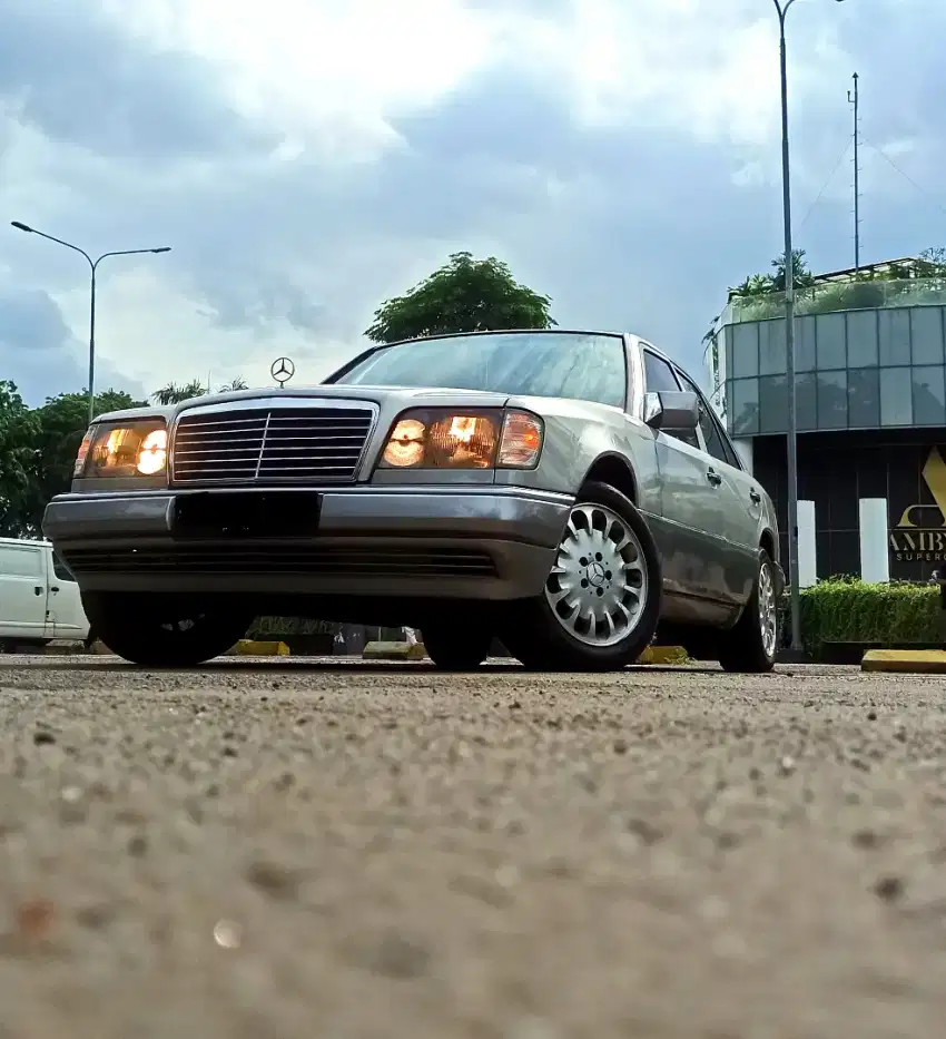 Mercedes w124 e220 mercy boxer