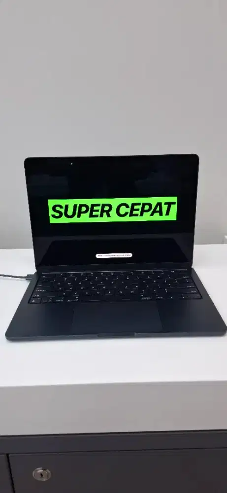 Macboox 13inch 16 GB 256GB M3 (Bisa dicicil graris hingga 2x)