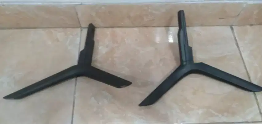 Kaki/stan Tv lcd UK 50 inch
