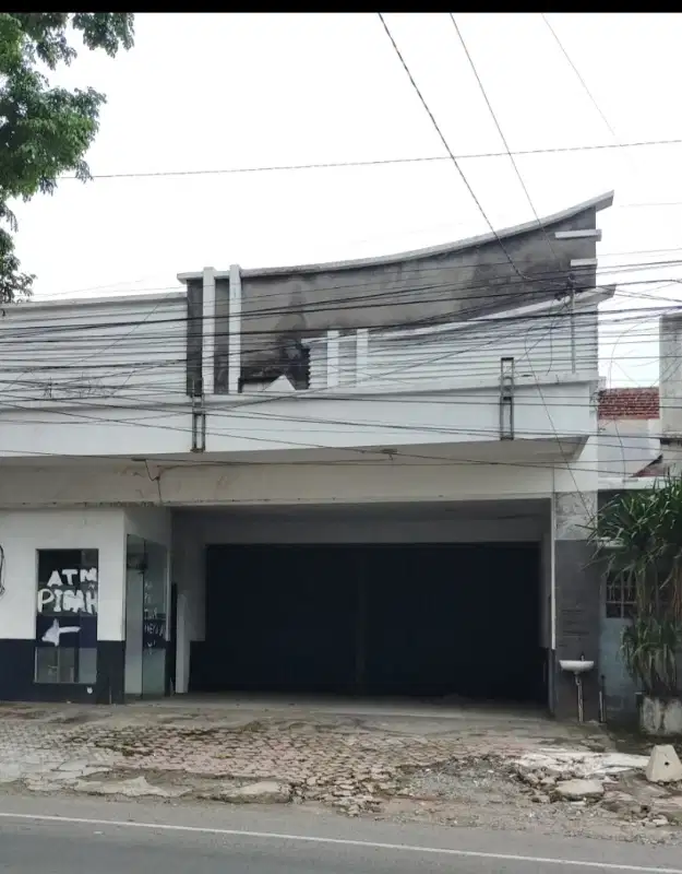 Disewakan ruang usaha pinggir jalan