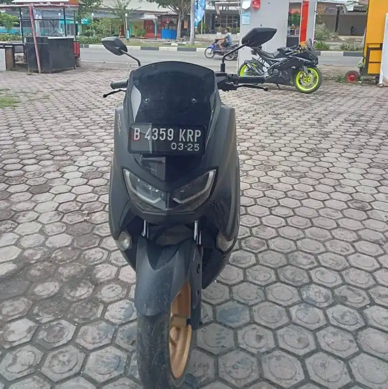 Jual Motor N-Max Tahun 2021 Hitam