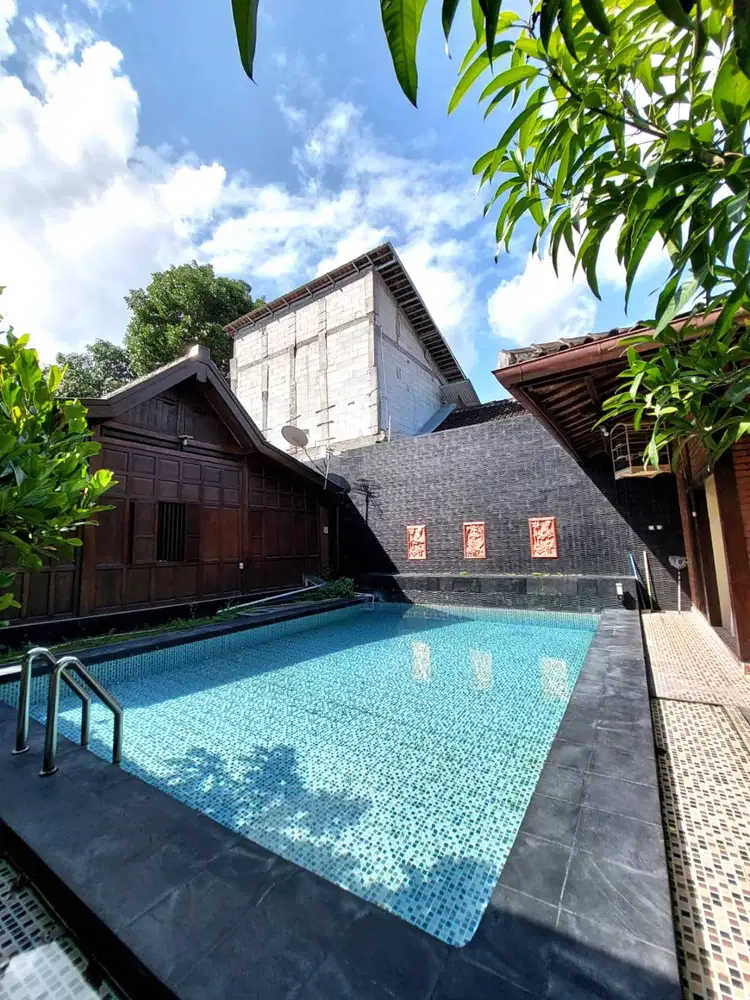 Villa Joglo Etnik dengan Kolam Renang dekat Jalan Kaliurang