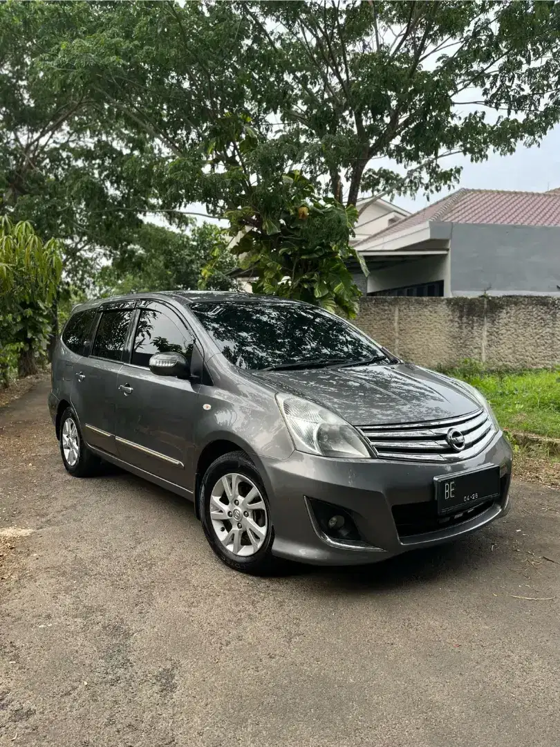 Nissan Grand Livina 2013