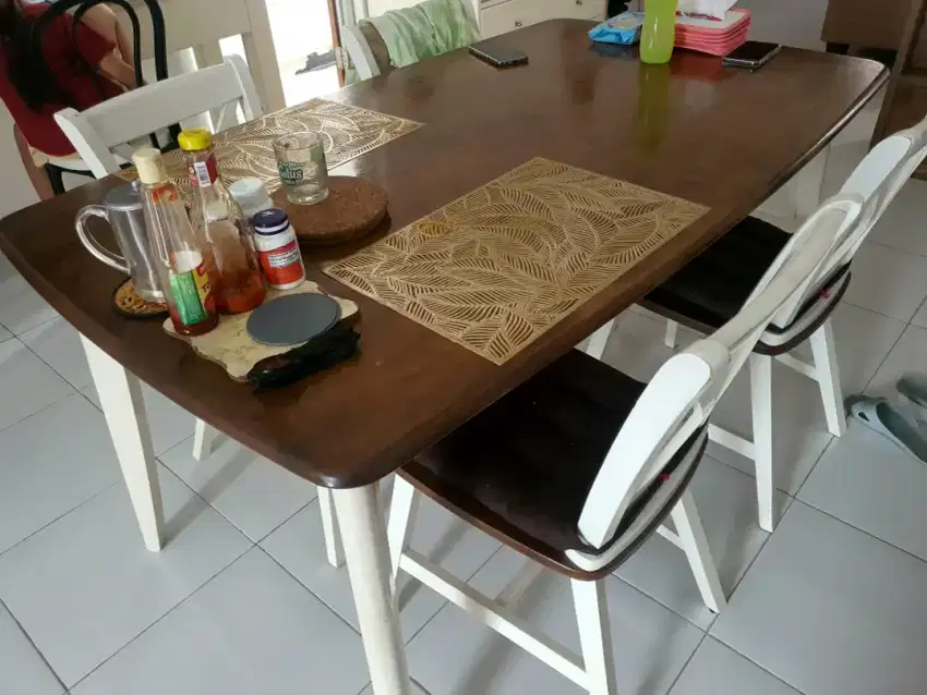 MEJA MAKAN INFORMA YELETS SECOND - HARGA NETT