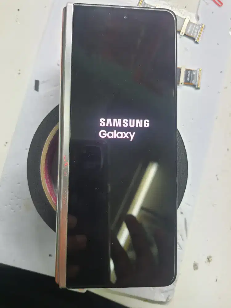 Service samsung Z Fold3 /4 Z Flip 3/4/5 layar tiba2 gelap wifi error