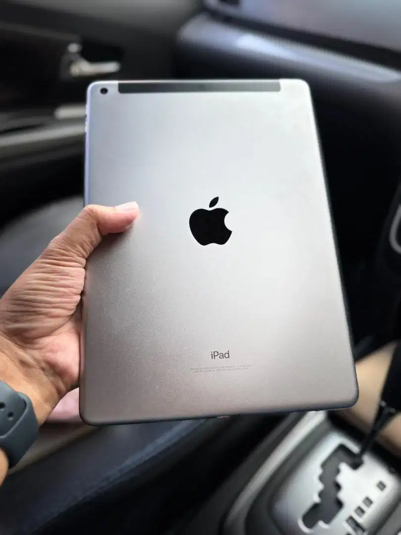 iPad 6 32GB WiFi + Cellular - Kondisi Mulus!