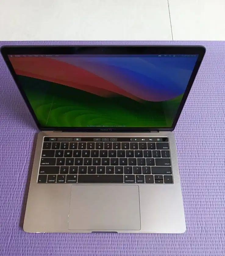 Macbook Pro 13” 2018 Corei7 16GB 512Gb  Grey Cyclecount 98