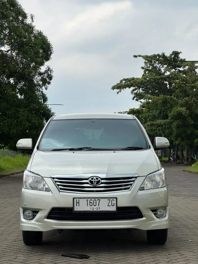 Innova V luxury matic bensin 2011 grand dobel airbag