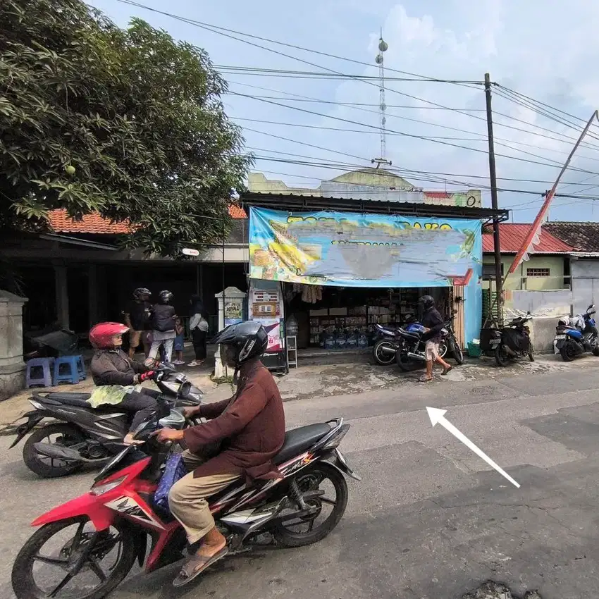 Ruang usaha toko pinggir jalan besar dan padat di Banjarsari