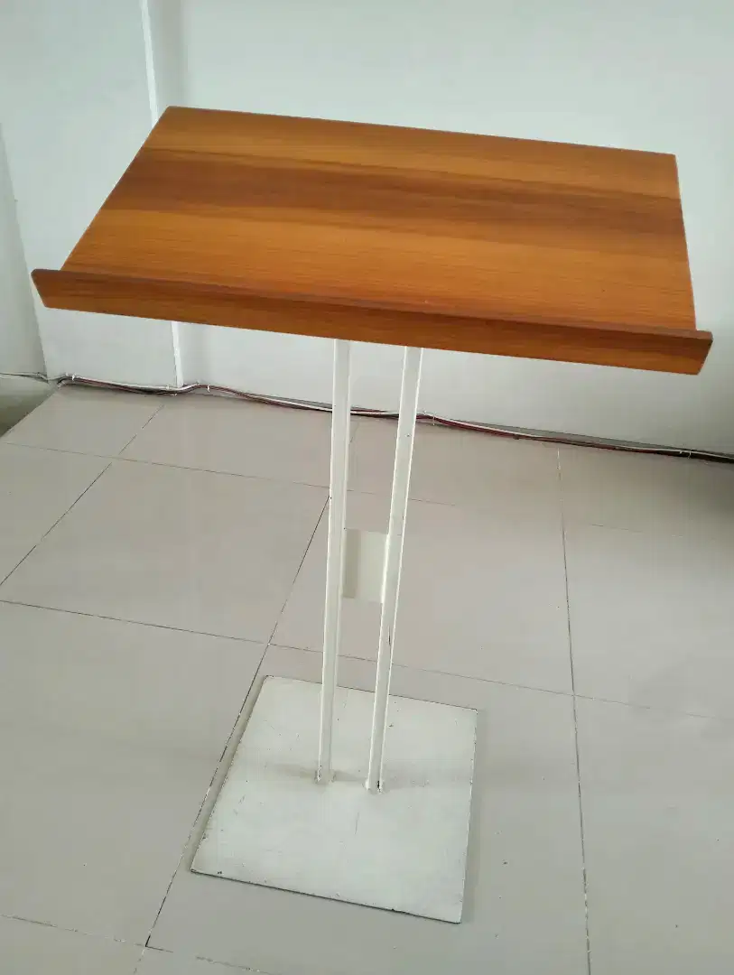 Meja Buku MENU/Musik