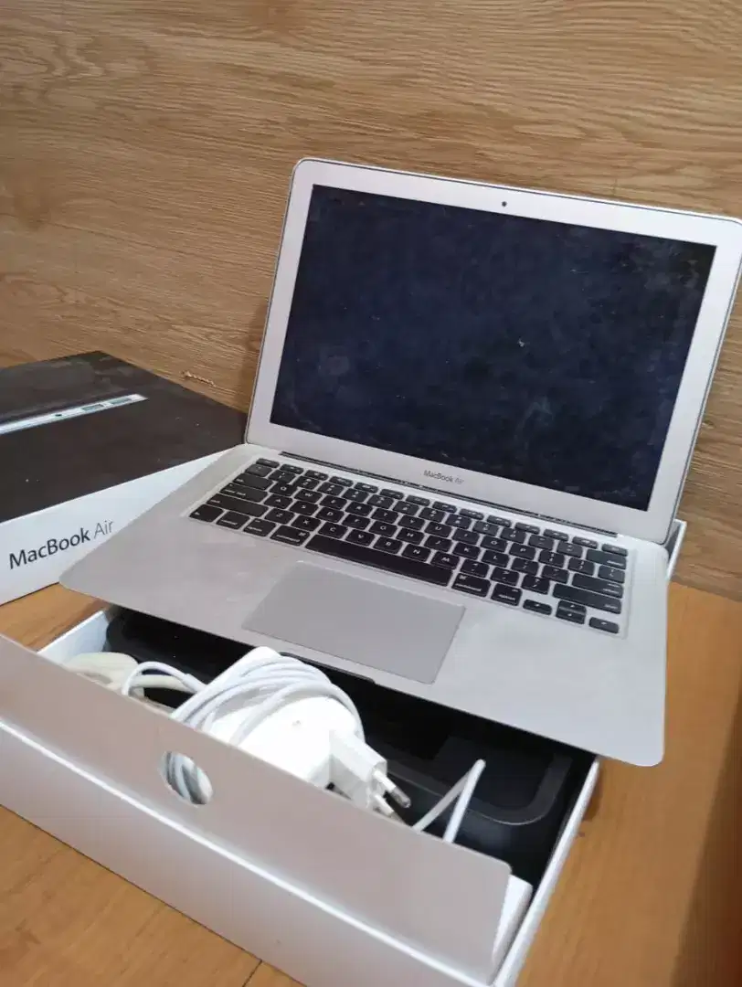 Terima macbook laptop imac Bekas Jual Beli bgs Rusak Mati total matot