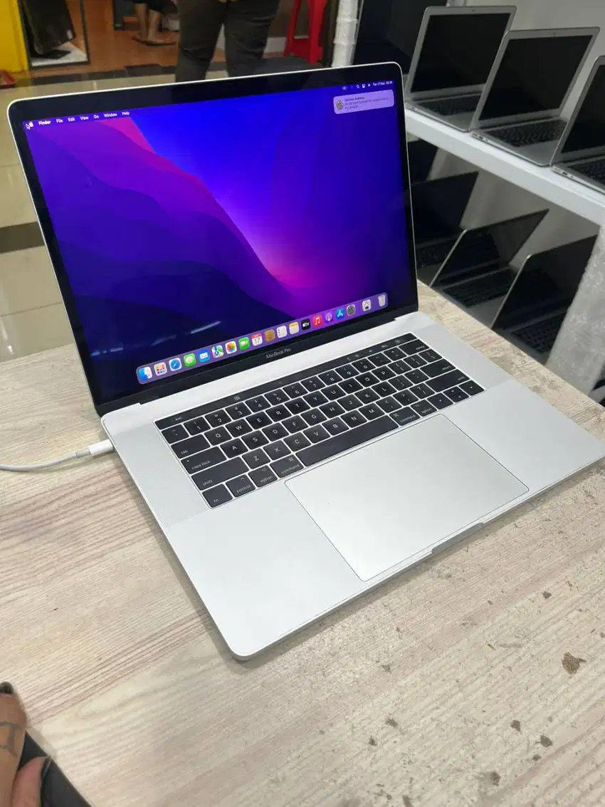 MACBOOK PRO 2017 15 INCHI 16/1TB GB CORE I7 DUAL VGA SECOND ORIGINAL