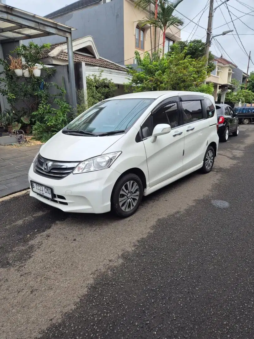 Honda freed 1.5 S AT 2013