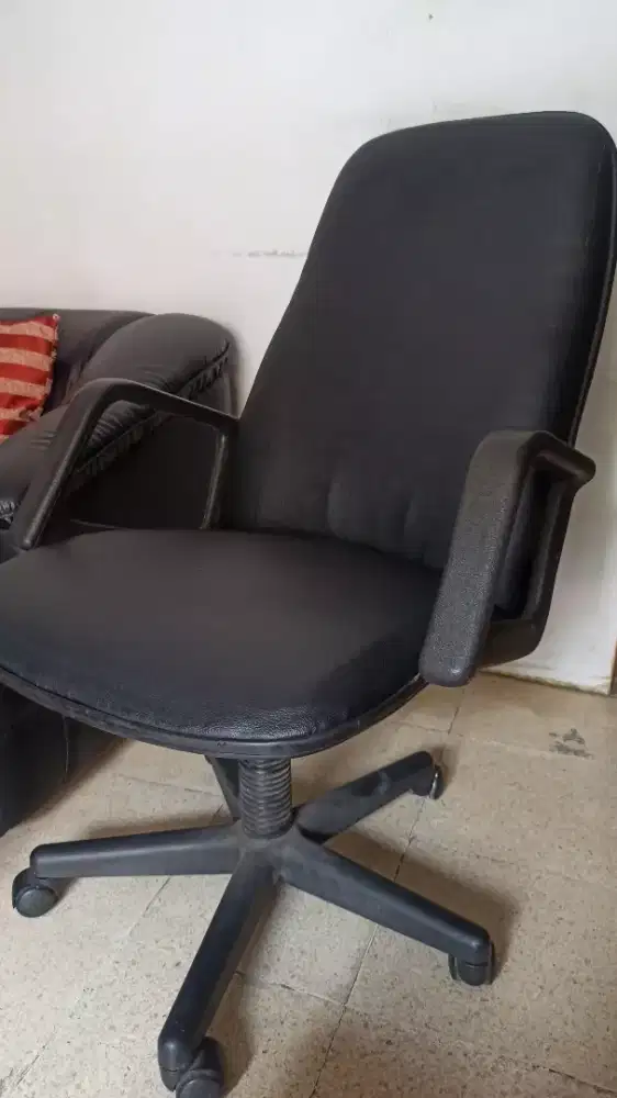 Kursi kantor direktur