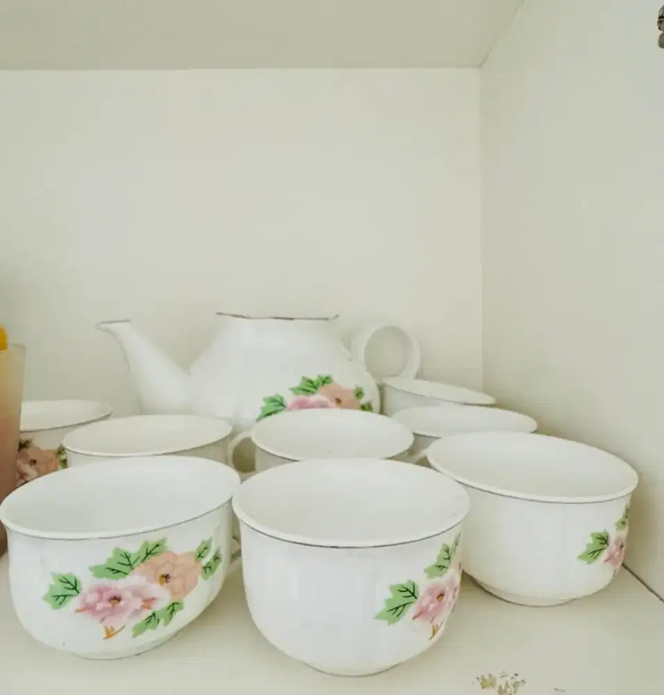 Cangkir antik 8 buah dengan morongnya