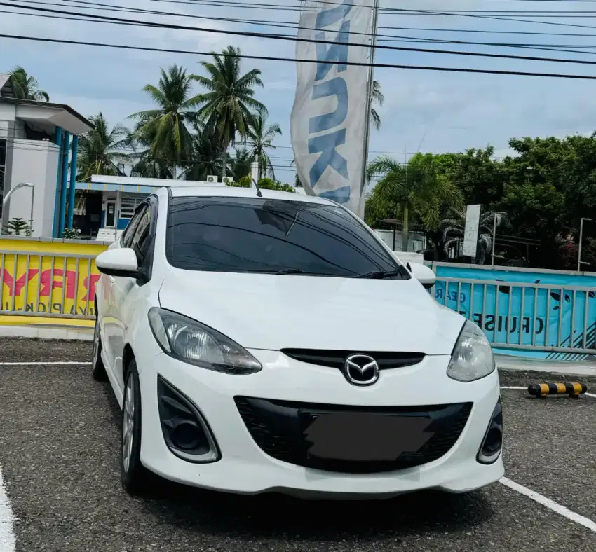 Mazda 2 tahun 2011/2012