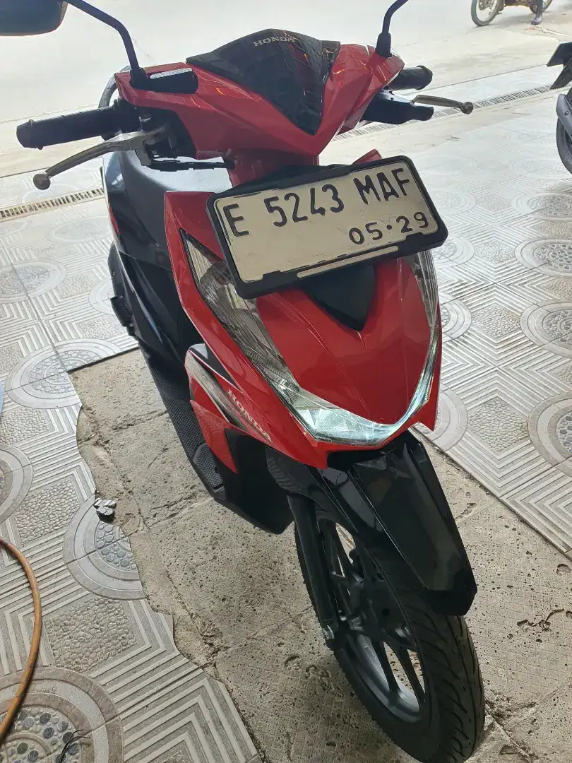 Honda beat CBS MERAH hitam Jl.Sutawinangun 132 pecilon