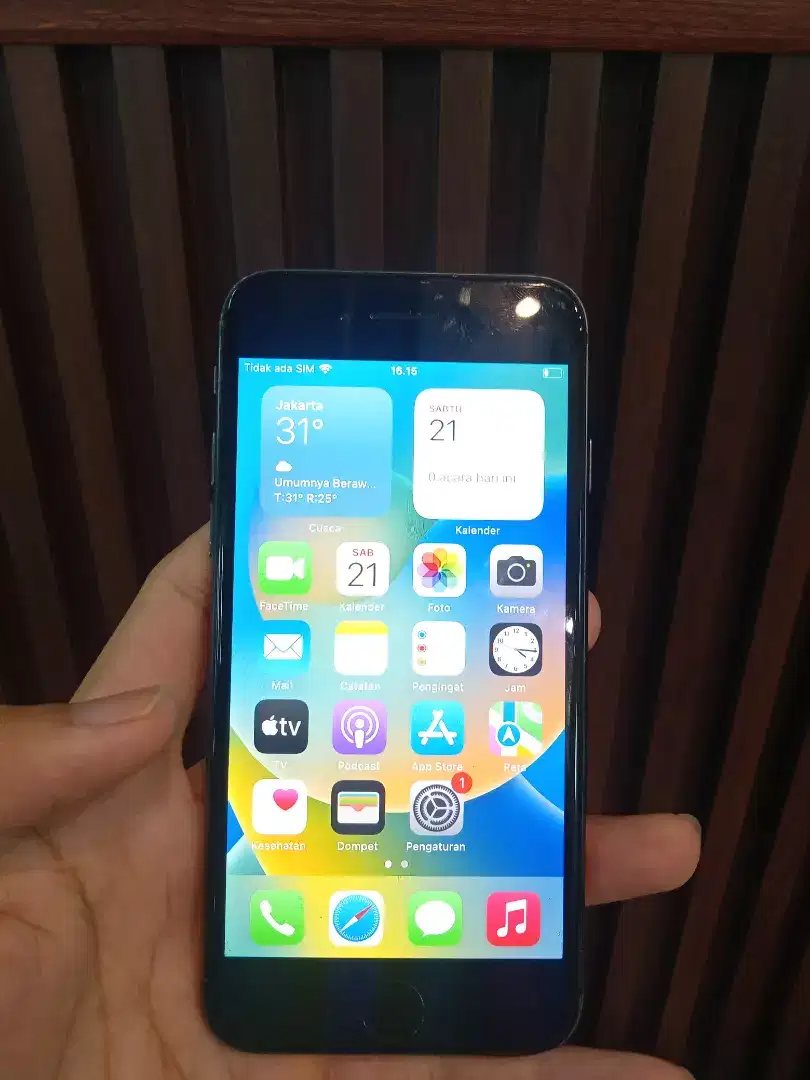 iPhone 8 64 GB Hitam