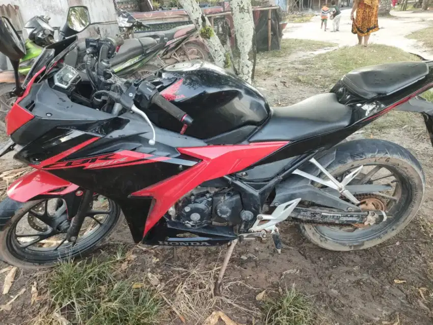 Motor cbr150r 2017