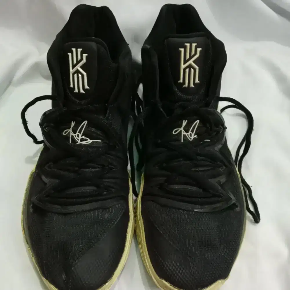 Sepatu Nike Kyrie Thrift/Second