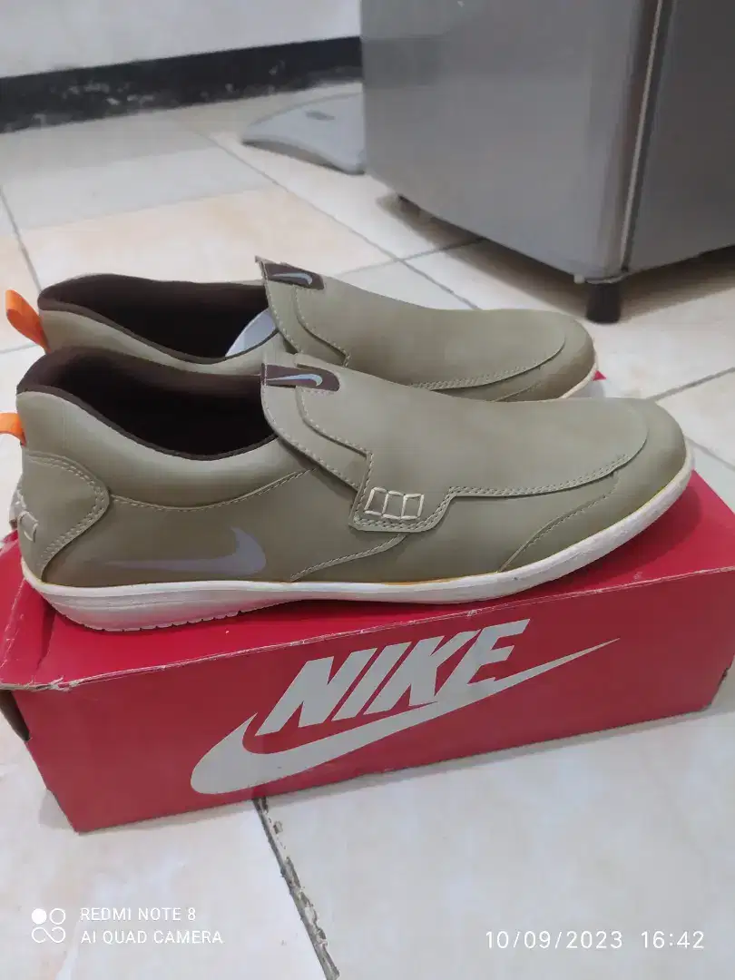 Sepatu Nike masih baru