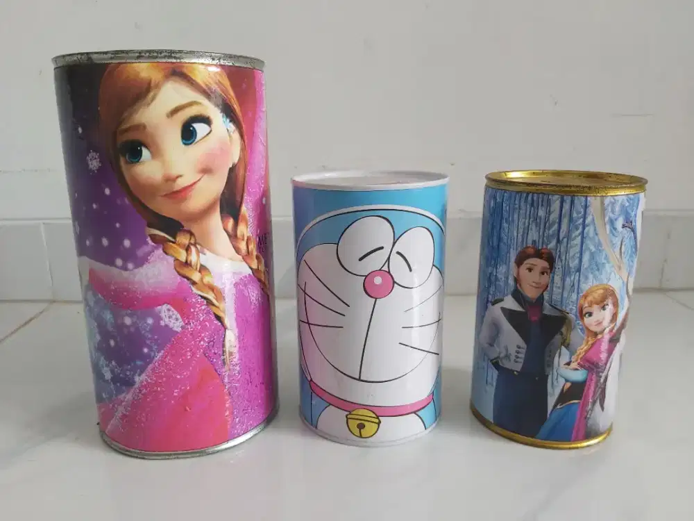 Celengan anak karakter