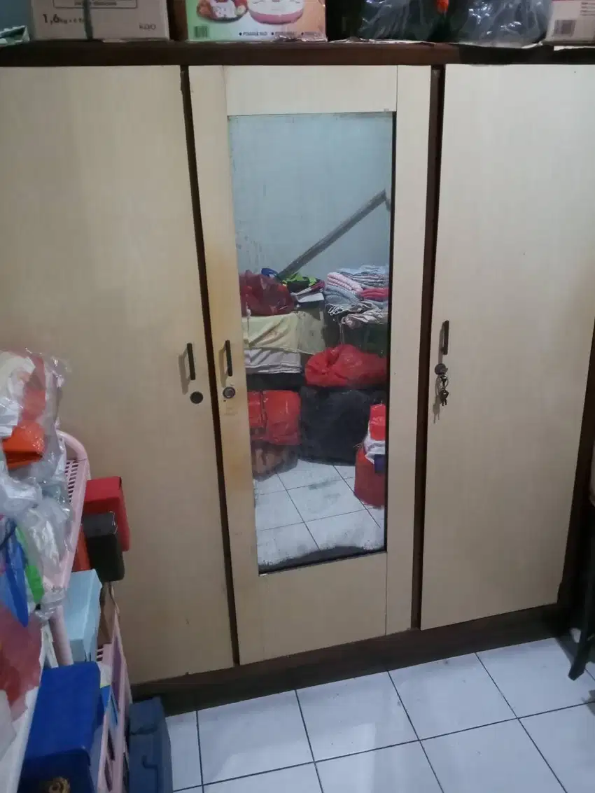 Lemari pakaian 3 pintu kayu jati