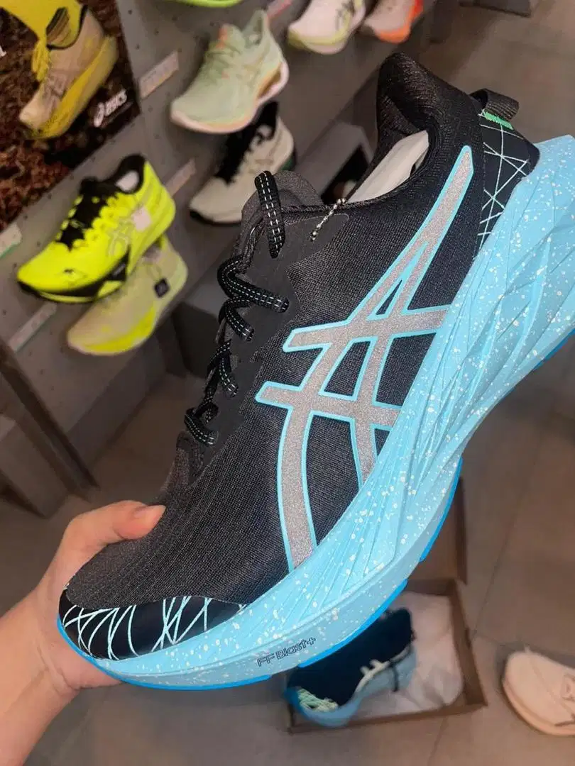 Sepatu Asics Novablast