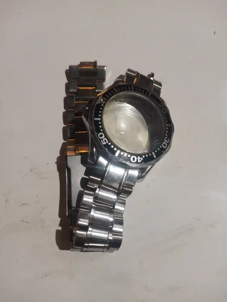 Rantai dan bak jam omega