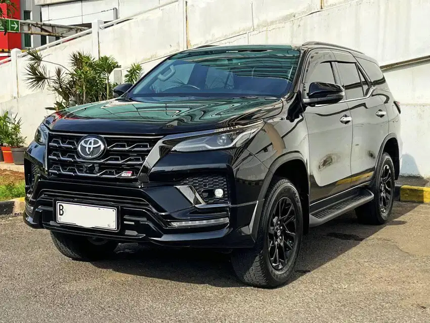 DP 7jt Fortuner 2.8 GR Sport 2023 Toyota VRZ Diesel 4x2 Hitam bs TT