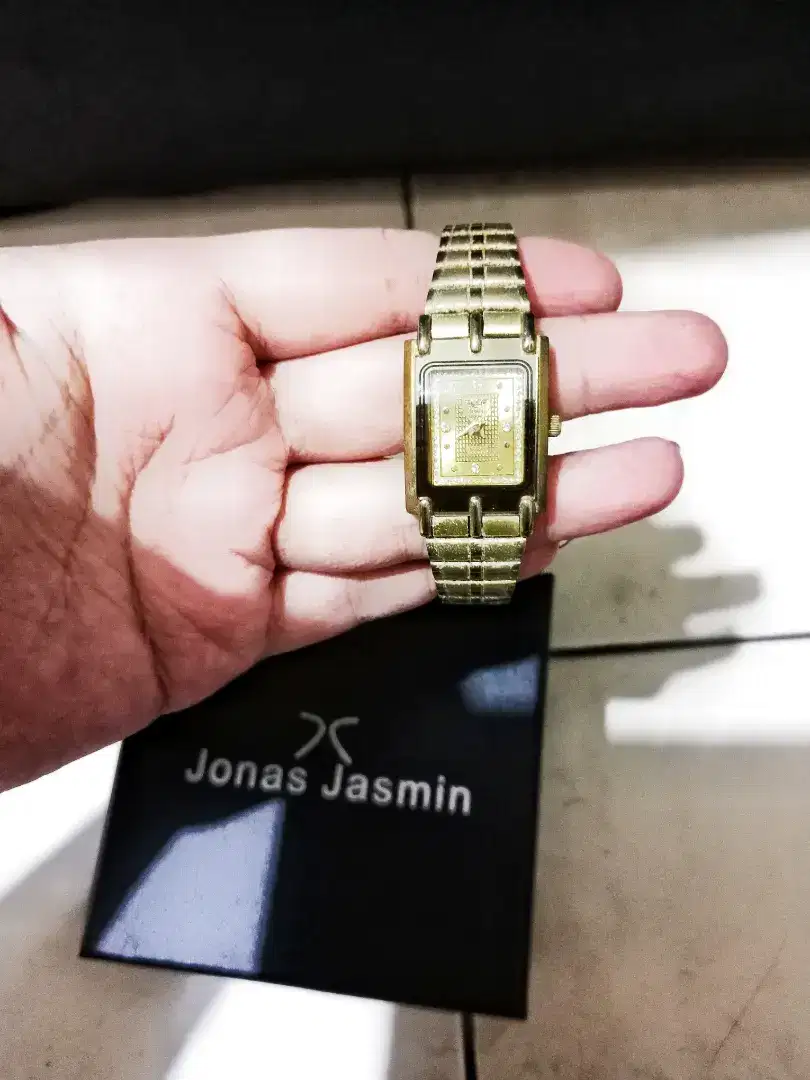 Jam tangan wanita